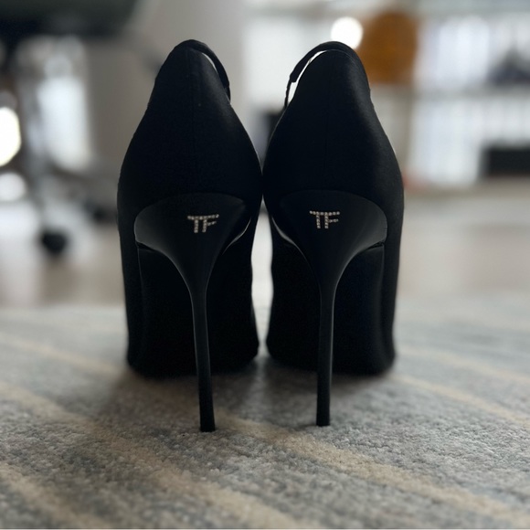 New Tom Ford Black Swarovski Pumps in Size US 8/38 (EU) - Picture 5 of 17